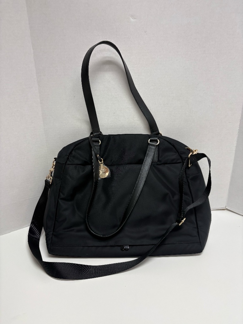 Lo & Sons Black Functional Modern Travel Bag - Large Size -NEW.
